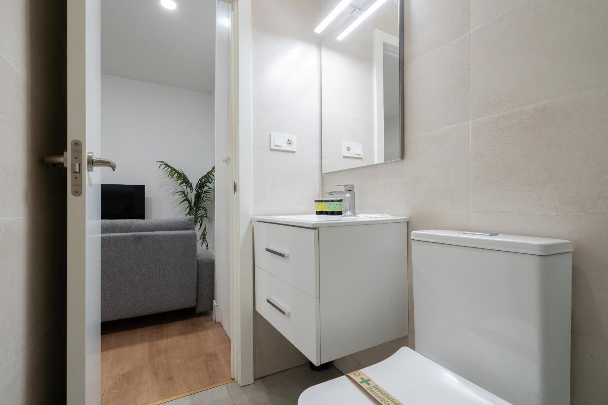 Apartamentos Reformados En Metro Pacifico Alquiler Temporal มาดริด ภายนอก รูปภาพ